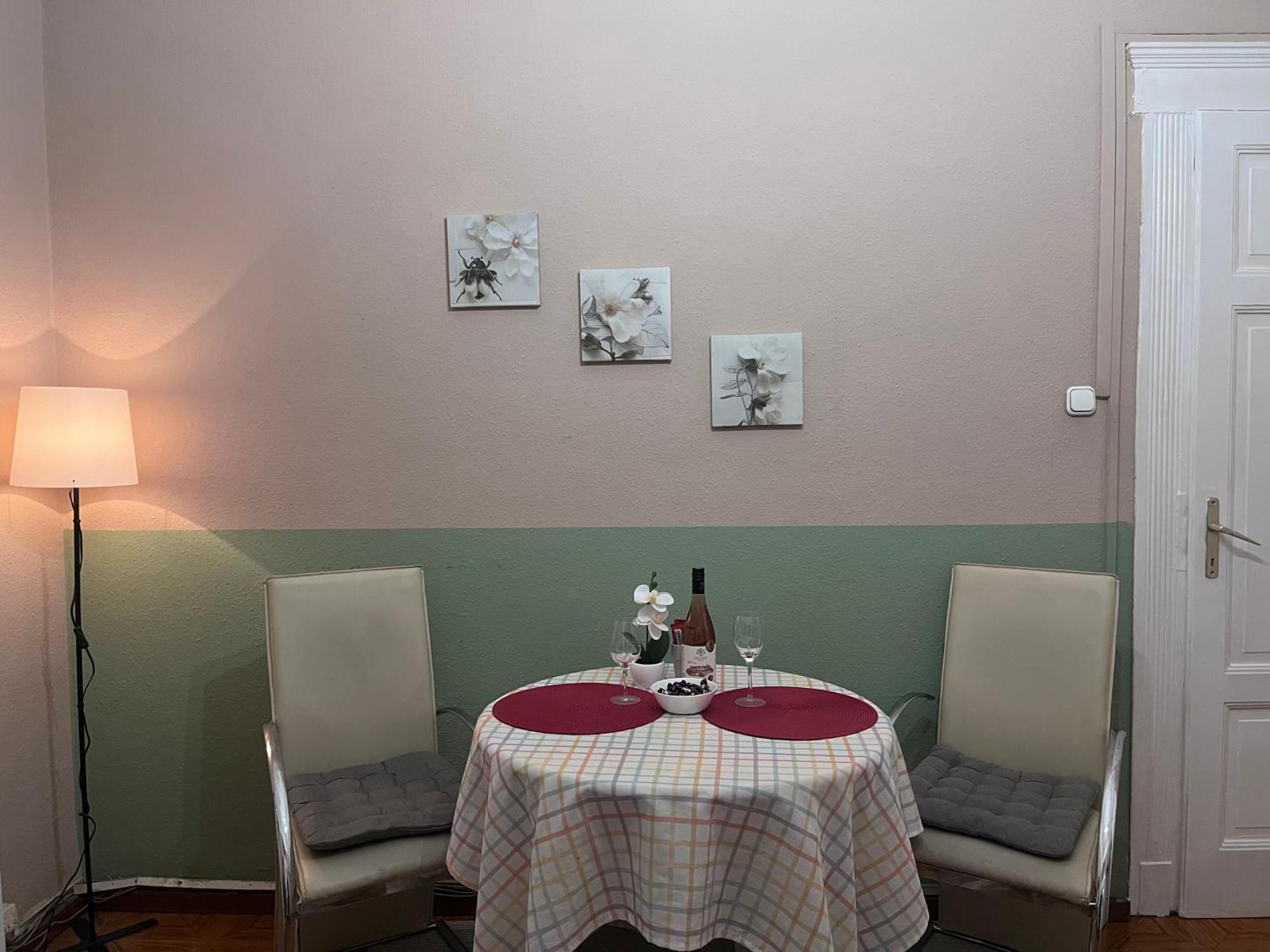 White Ship Apartman, Budapest